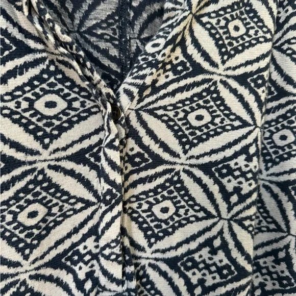 Lucky Brand navy blue and white patterned blouse - Picture 4 of 4